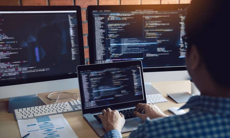 数据科学选型:R与Python如何赋能溪湖区网站建设?